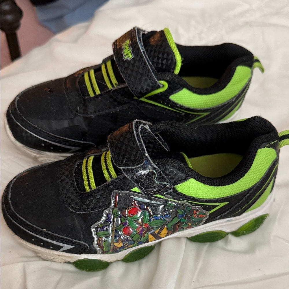 Kids Black & Lime Green Ninja Turtle Light-Up Sneakers